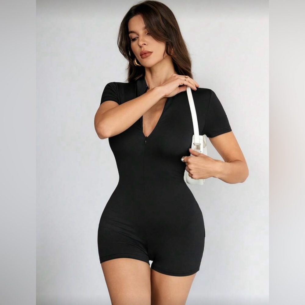 ✨ Black Short Sleeve Romper
